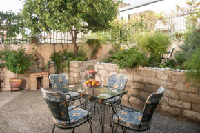 Maisonette with garden in the heart of the historical Kalamata center